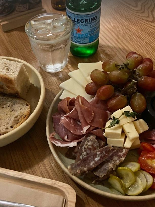 Sarnies Bangkok เคาเฟ่สไตล์วินเทจที่มีบรรยากาศดี