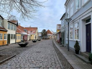 역사와 창의적인 정신이 가득한 유쾌한 도시