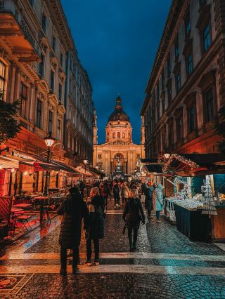 Magical Winter Moments – Christmas Market at St. Stephen’s Basilica, Budapest