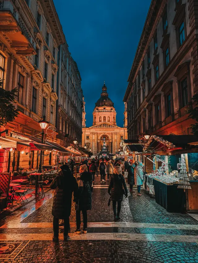 Magical Winter Moments – Christmas Market at St. Stephen’s Basilica, Budapest