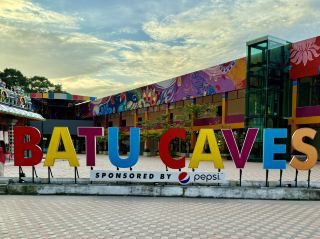 Batu Caves: Epic Stairway Climb & Seriously Peaceful Vibes 🙌