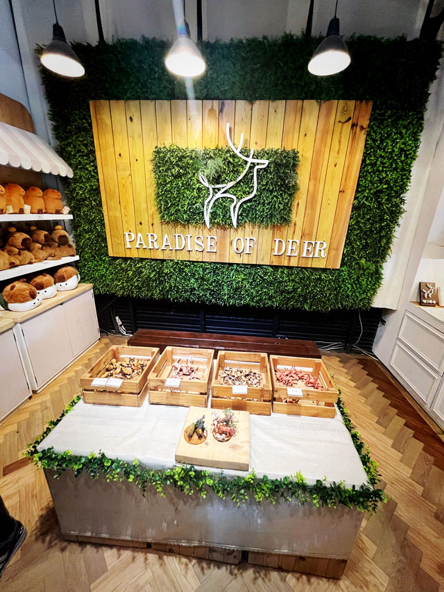 A Festive Family Morning at Paradise Of Deer A Festive Family Morning at Paradise Of Deer