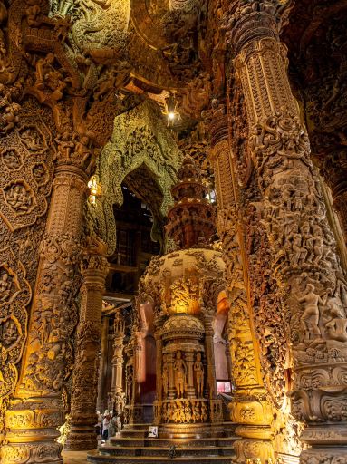 🇹🇭パタヤにある世界最大級の木造建築！ | Trip.com パタヤ
