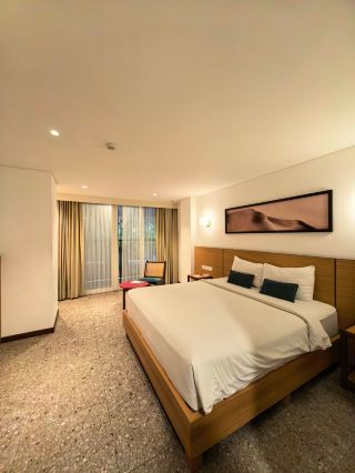 Relaxing Stay Near Alun-Alun