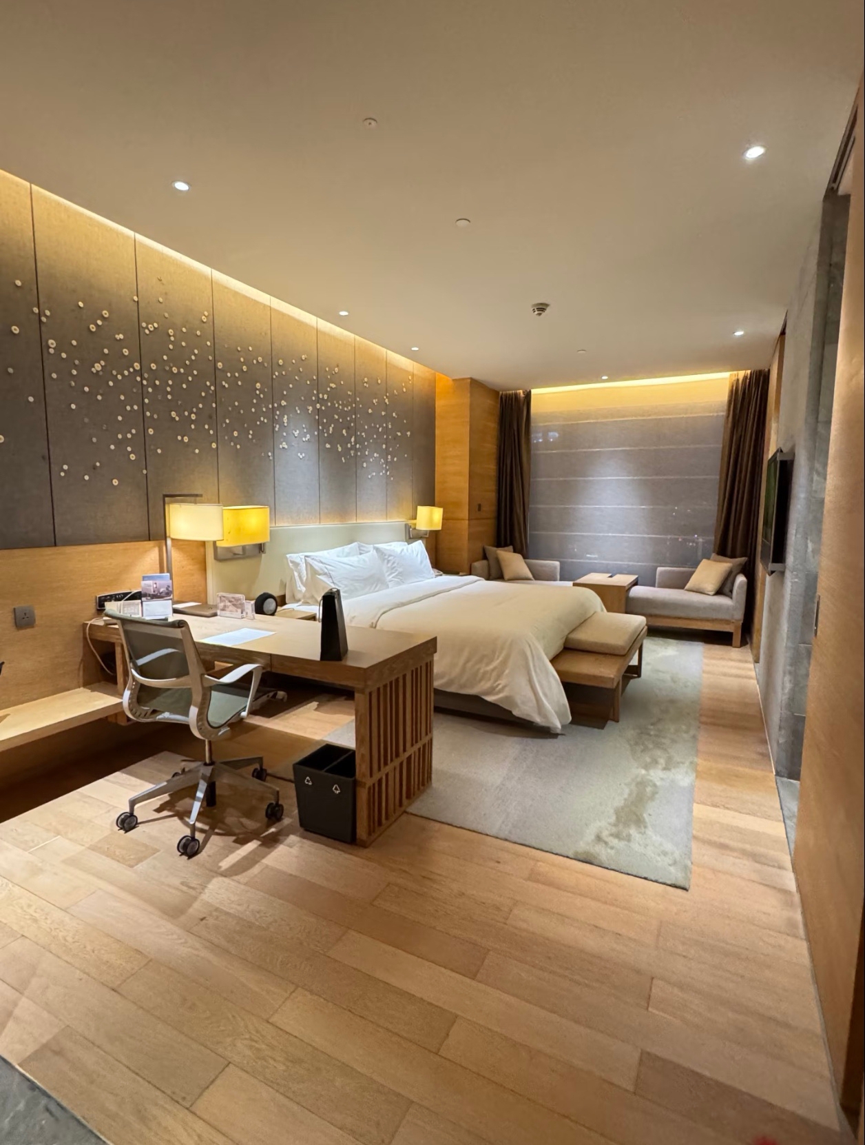 Must-stay hotel in Chongqing with high cost-performance ratio 🏨 Located right downstairs from Jiefangbei Pedestrian Street