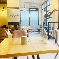 【ジョージア🇬🇪/美味しいワッフルが食べられるカワイイお店🧇☕️】