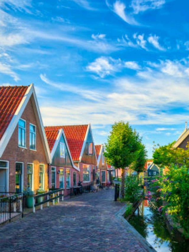 Volendam Unplugged: A Quaint Escape into Dutch Charm!