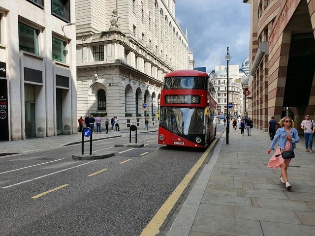 London Travel: Heart of History and Modernity