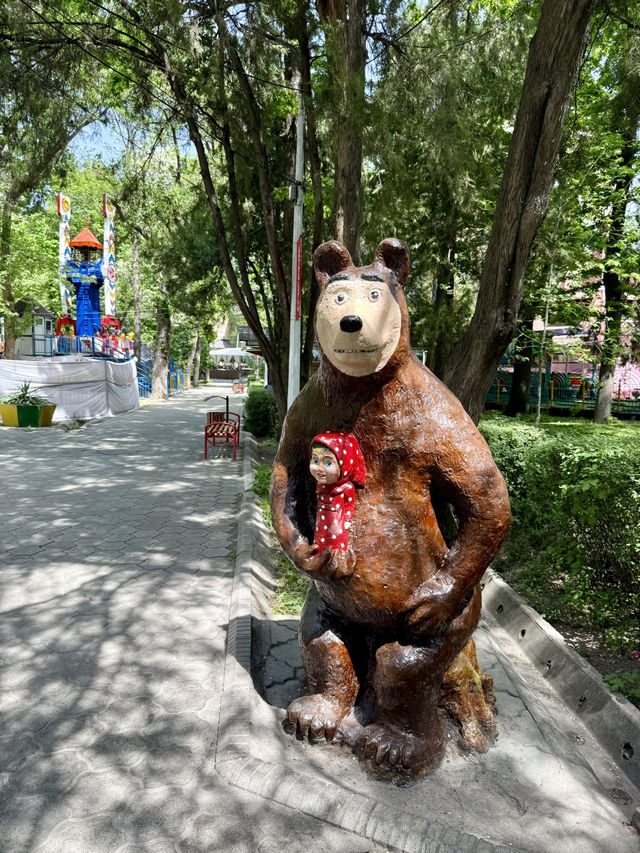 Spring Strolls in Panfilov Park, Bishkek – Cute Park!