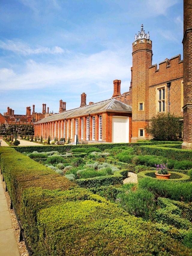 Hampton Court Palace: Royal Tales and Timeless Beauty