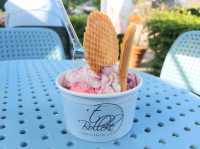 ร้านไอศกรีมโฮมเมดที่มีหลายรสชาติให้เลือก