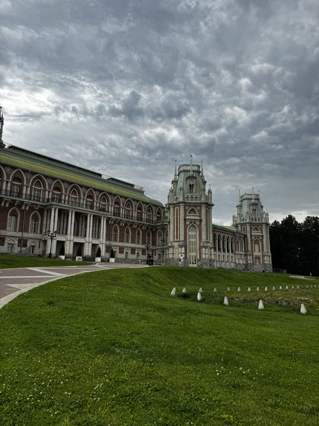  The Russian Versailles: A Walk Through Tsaritsyno  