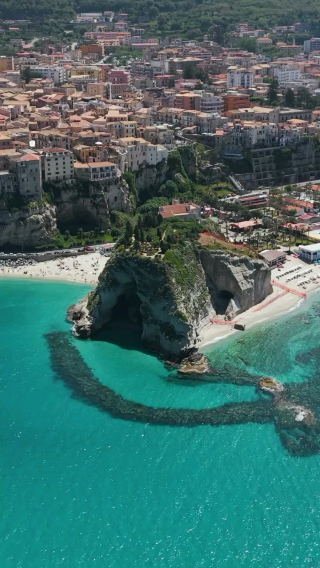 🌊 Tropea: Calabria’s Cliffside Paradise 🇮🇹✨