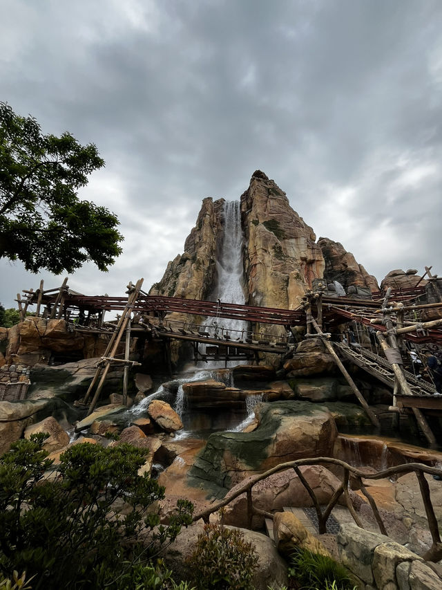 🏰✨ Shanghai Disney Resort – Where Magic Meets the Future! 🇨🇳🎢