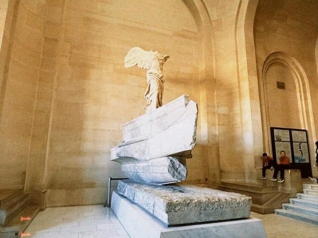 🎨 Top 10 Louvre Attractions + Spooky Halloween Vibes! 👻