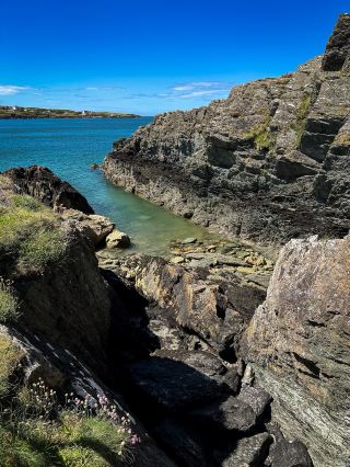 หาดลับในแองเกิลซีย์ (Anglesey)