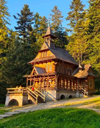 This Fairytale Chapel in Zakopane Feels Straight Outta a Storybook ✨⛪️