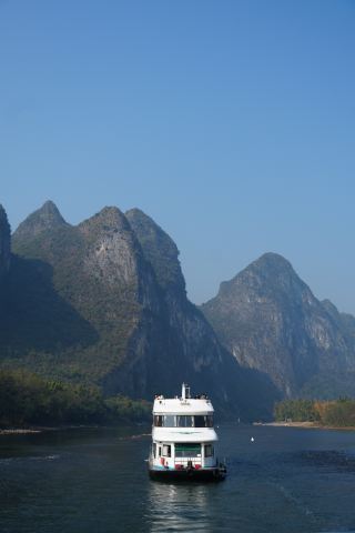 Li River Three-star Cruise Ship: Guilin’s Scenic Gem Worth Experiencing