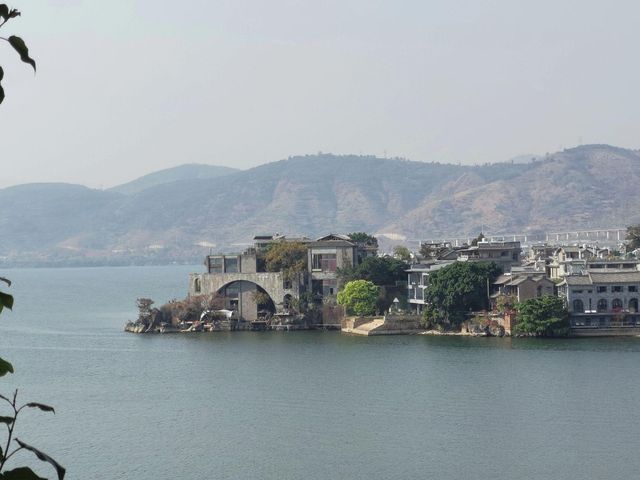Yunnan Dali Erhai Lake travel guide is here.
