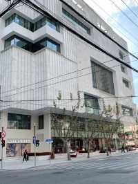 上海書城煥新歸來，猶如巨型水晶宮