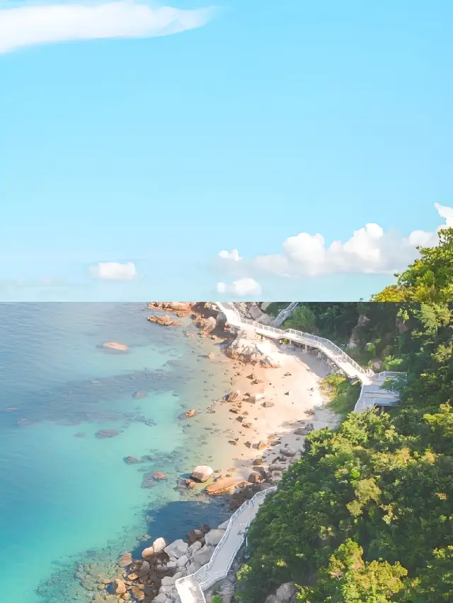 The beautiful Shenzhen coastal plank road is in the eastern part of Shenzhen