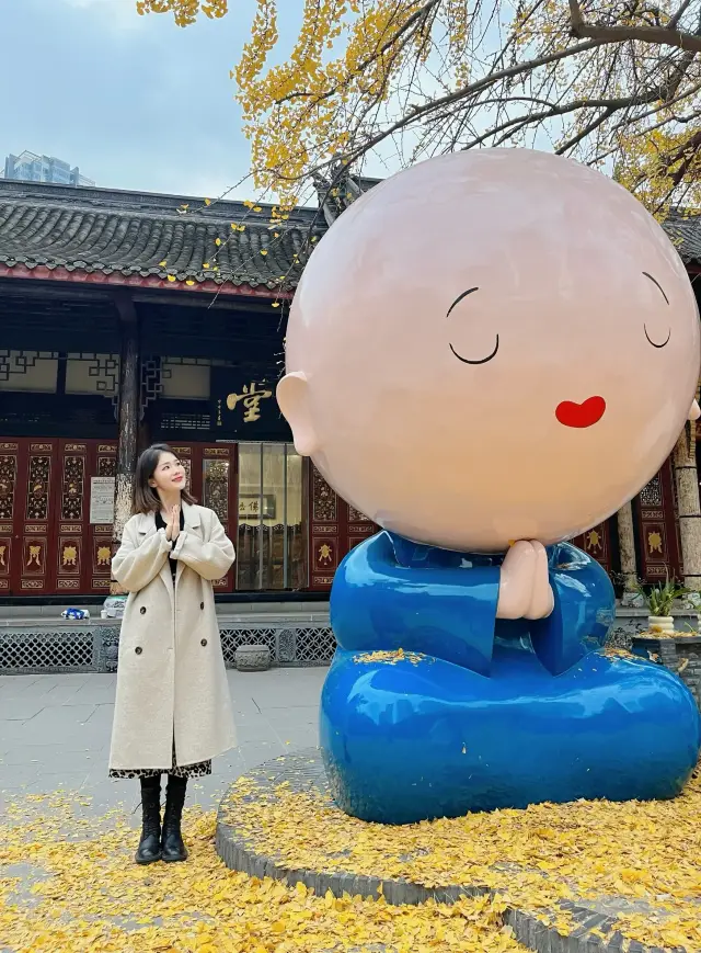 I've been to Chengdu ten times, and this time I came specifically to take my child out for a walk, to talk about my real feelings