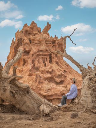 Reverse tourism is so exhilarating, venturing into the pristine Populus euphratica oasis rarely visited by tourists
