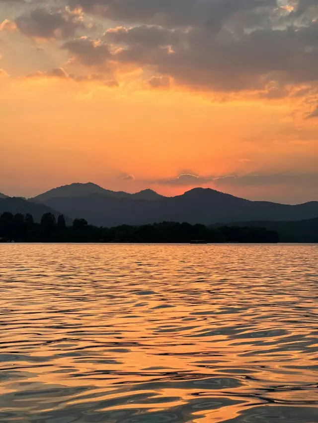 You must always make a trip to Hangzhou to catch a West Lake sunset.