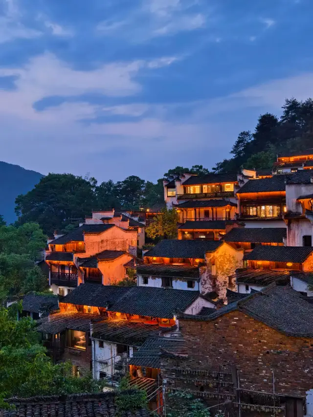 The summer in Wuyuan's Huangling, rated as the most beautiful village, is just too stunning