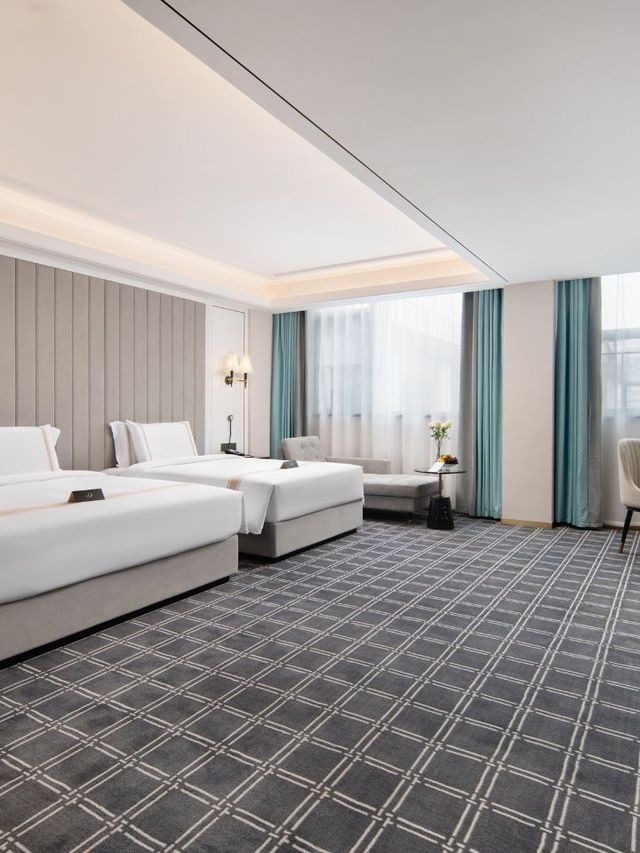 🌟 Guangzhou's Chic Sleeps: Modern Comfort Meets Convenience 🌟