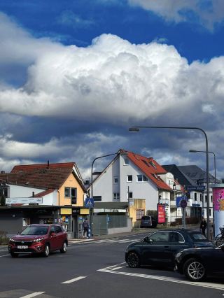 Traveling in Germany, arriving in Frankfurt, I am moved to tears by its beauty 😭, it's truly stunning!