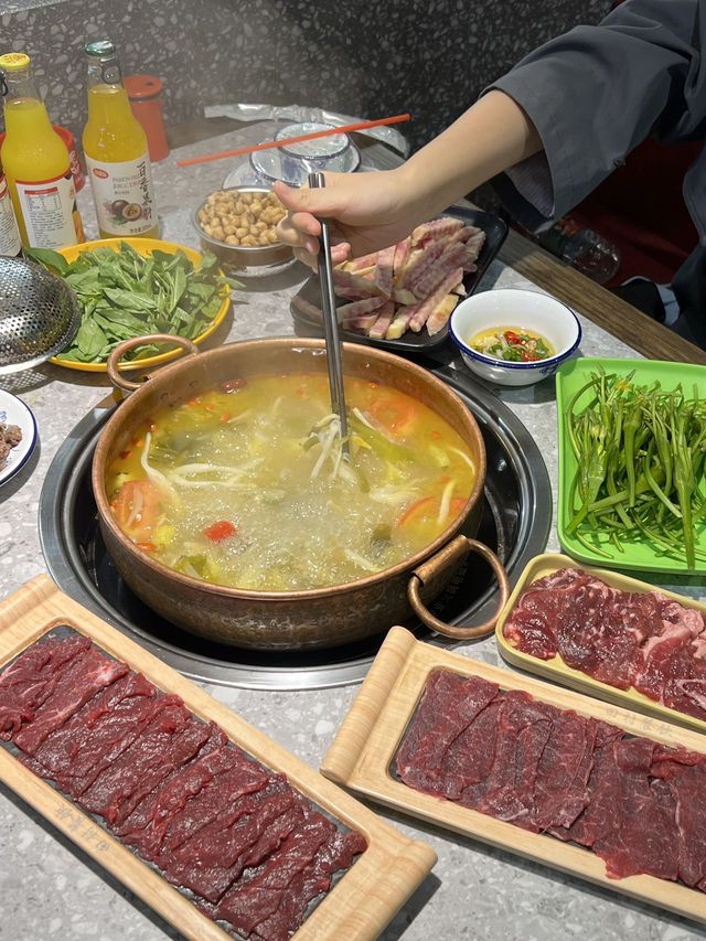 來麗江必食的酸湯牛肉火鍋!!!!