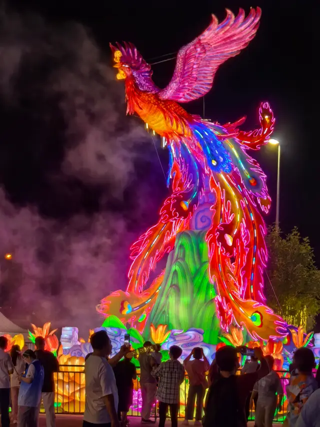 นี่คือเทศกาลประดับไฟที่ยิ่งใหญ่ที่สุดในประวัติศาสตร์ของปักกิ่ง ซึ่งกำลังจัดขึ้นที่สวนพฤกษชาติ