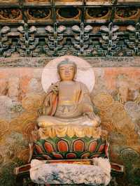 寺內建築精美，融合了建築、雕塑、繪畫等藝術。