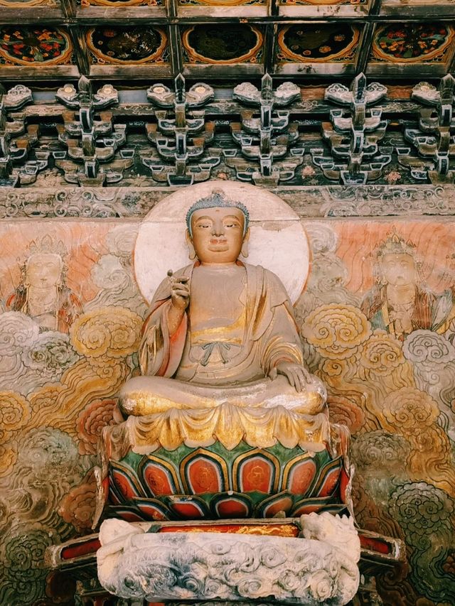 寺內建築精美，融合了建築、雕塑、繪畫等藝術。