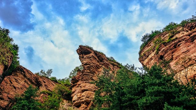 山西旅遊，不要錯過黃崖洞景區。