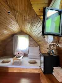 在那拉提！住進童話世界裡的小木屋…。