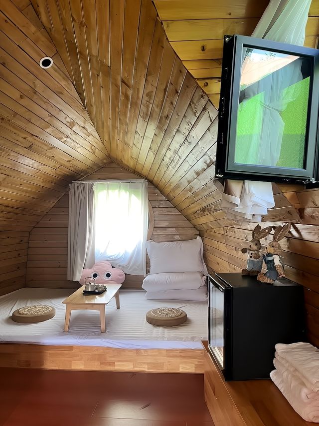 在那拉提！住進童話世界裡的小木屋…。