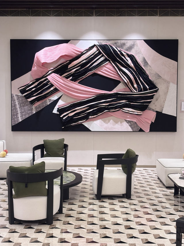 玫瑰「綻放」在這座Art Deco酒店。