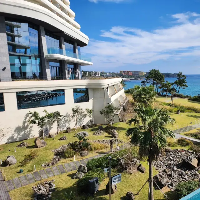 "Jeju Parnas Hotel: A Dreamy Vacation Choice." 