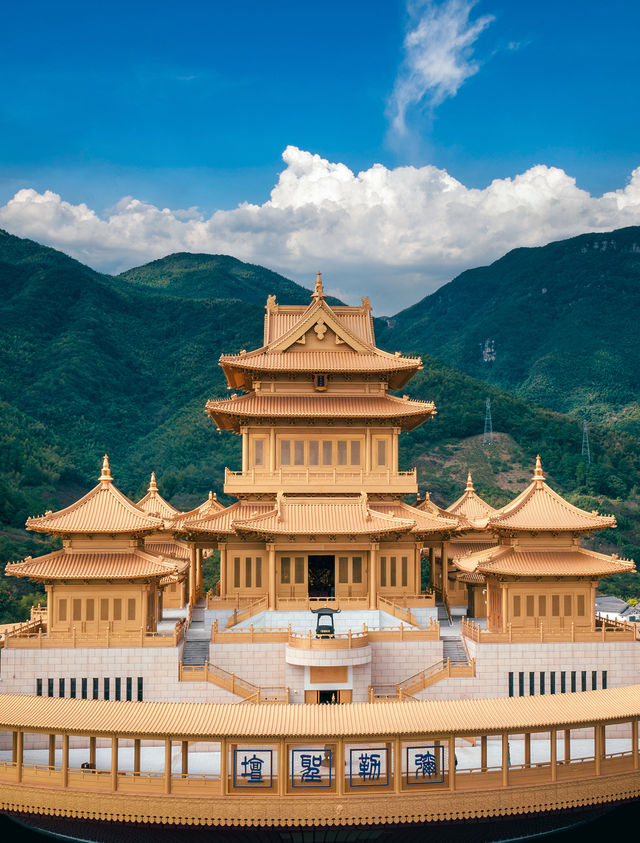 現實版天宮，寧波奉化彌勒聖壇。