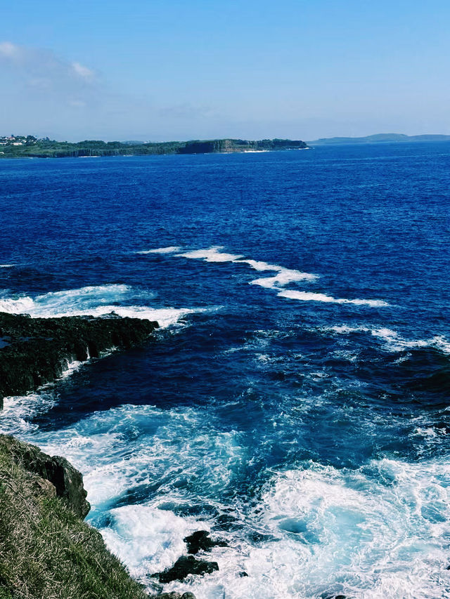 希臘米洛斯島的海灘、洞穴、「斷臂維納斯」神像的出土處