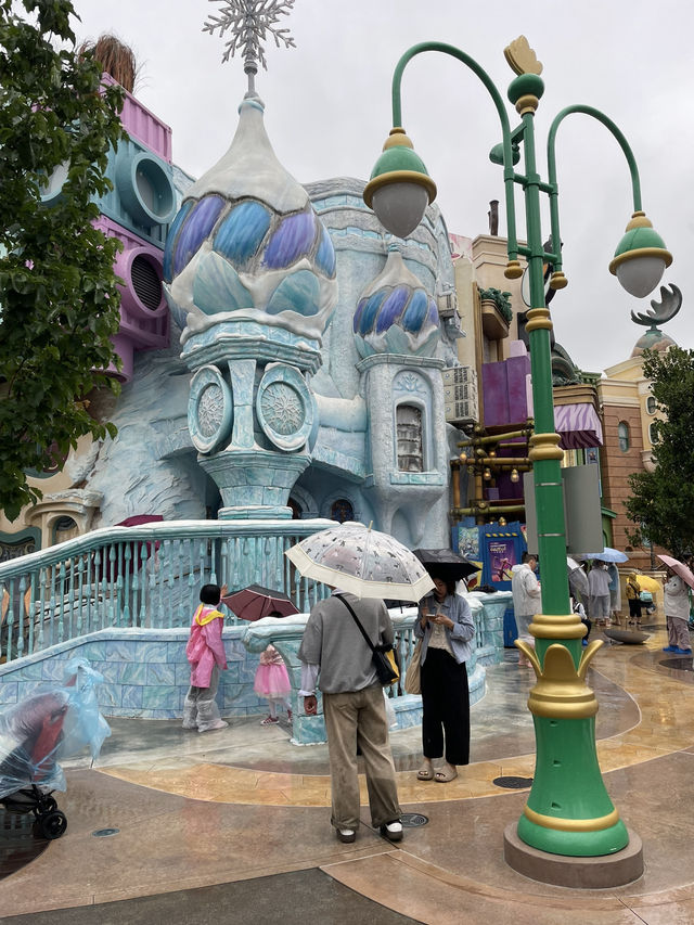 Disneyland Shanghai: Playing, learning and shopping 