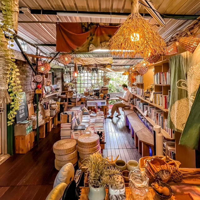 🇭🇰專程從澳門來打卡香港｜闖入霍比特人的精靈小屋！！鏡蓉書屋