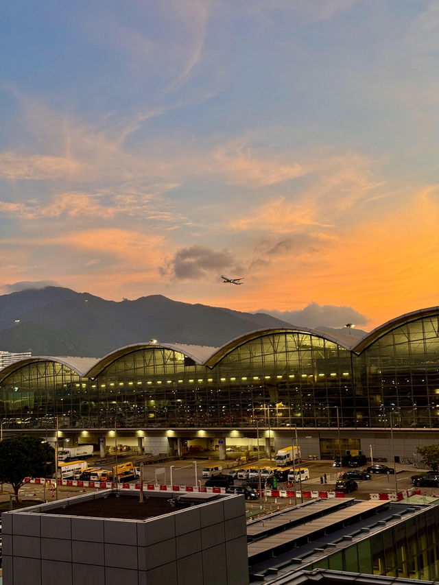 ✨救命！在HKG機場上空看到的晚霞美到窒息🌇！