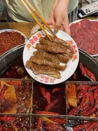 嚟重慶第一餐。。。食洞子火鍋。。。