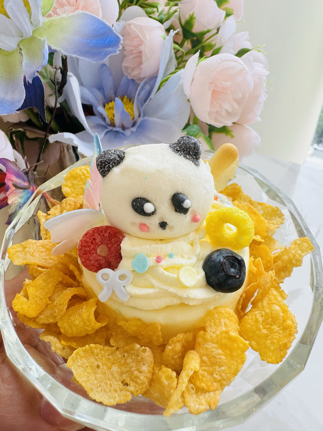 喺法式甜品西餐廳嘅午後 時間會悄悄慢落嚟