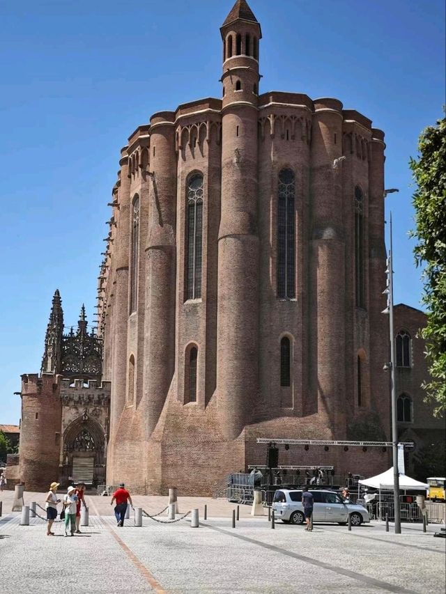 Day Trip to Albi & Cordes-sur-Ciel from Toulouse