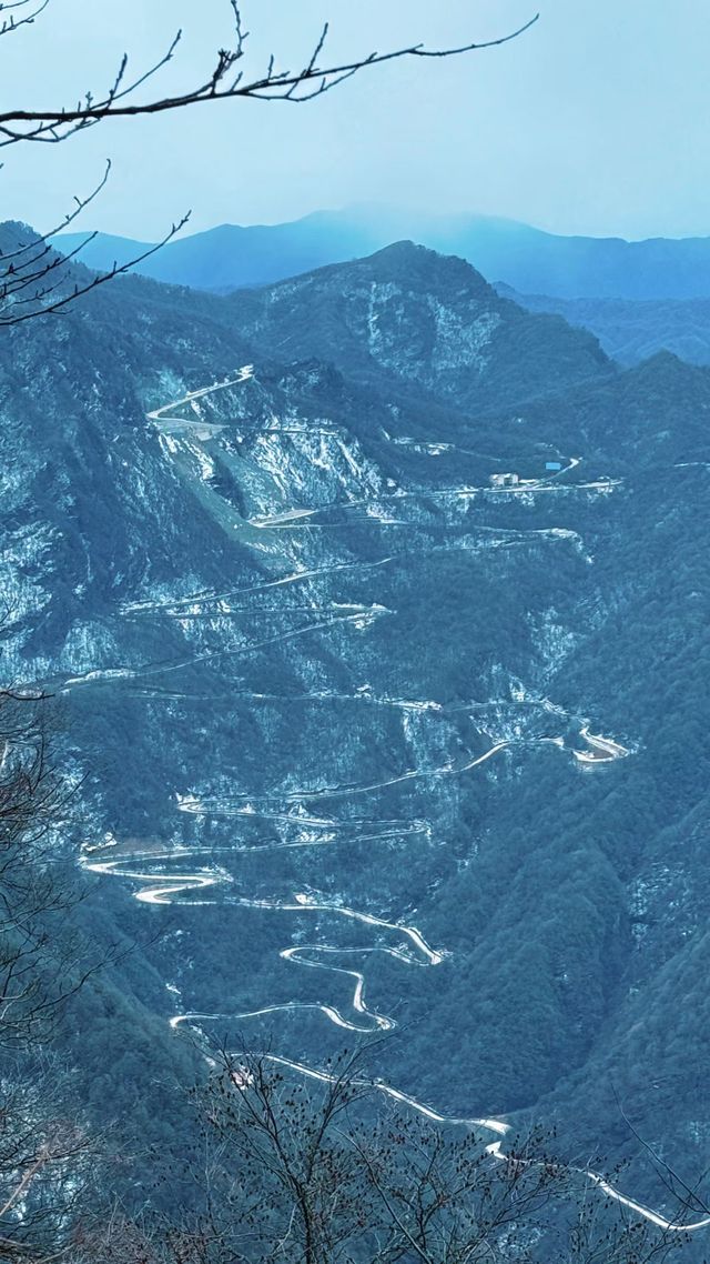 藏在秦巴秘境中的龍頭山也太絕了吧雲海繚繞山峰，有如仙境！這份一日遊攻略趕緊收好～  漢中龍頭山