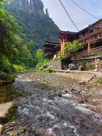 德夯,苗語的音譯,意思為「美麗的峽谷」。